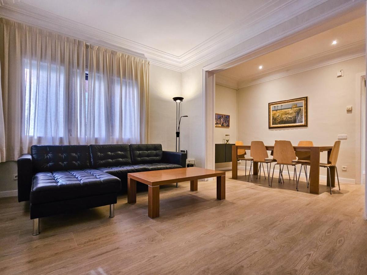 Classbedroom Park Gueell Apartment Barcelona Exteriör bild